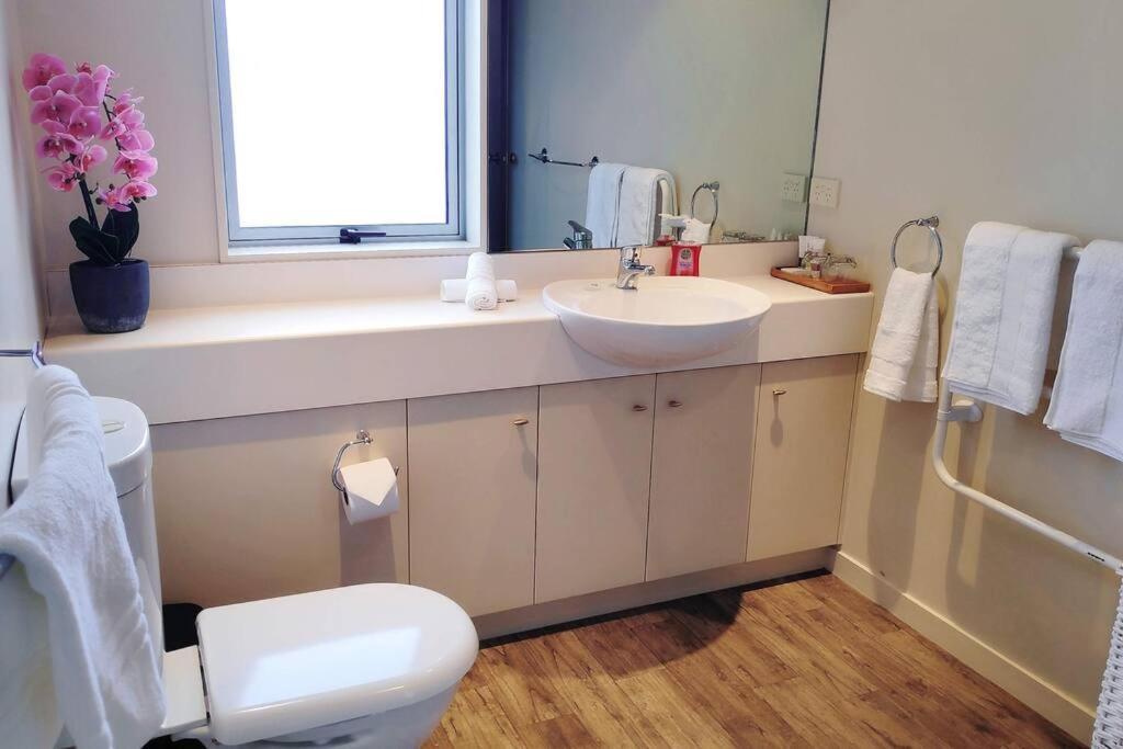 קווינסטאון Lovely Apartment- Amazing Lake & Mountain Views מראה חיצוני תמונה