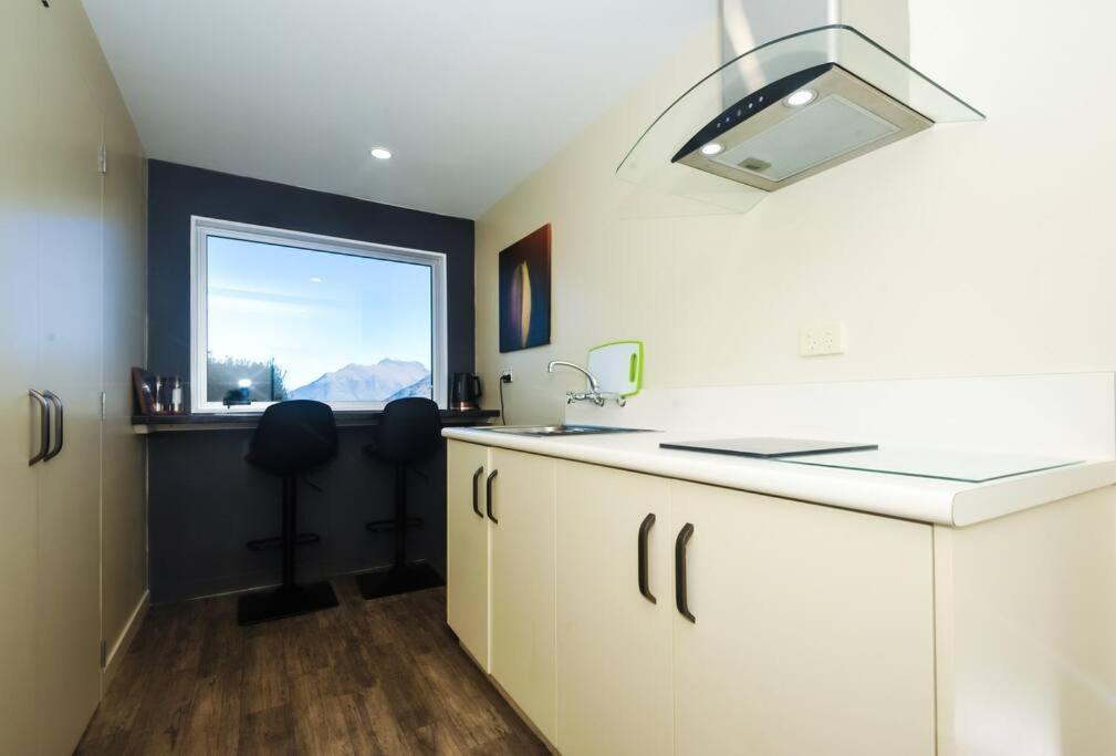 קווינסטאון Lovely Apartment- Amazing Lake & Mountain Views מראה חיצוני תמונה